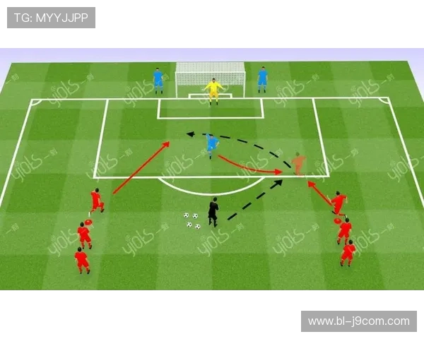 足球低重心技巧与优势分析 提升控制力与突破能力的关键要素